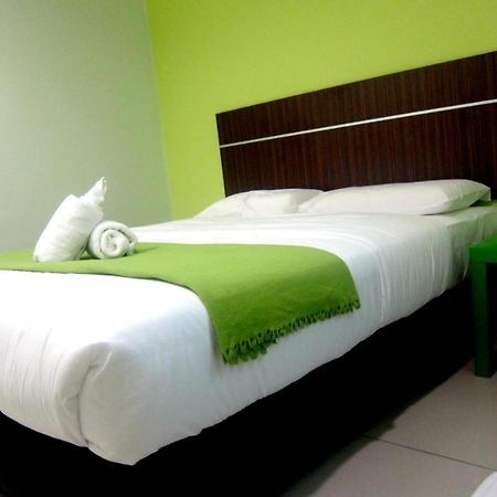 Eco Hotel Putra Каджанг Екстериор снимка
