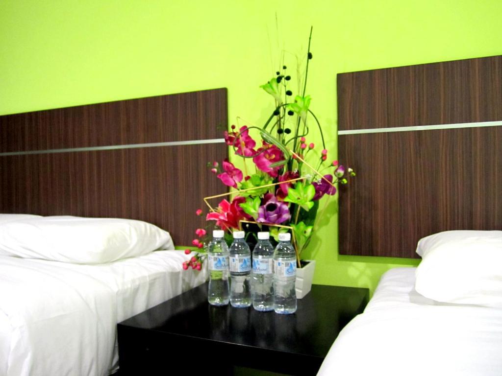 Eco Hotel Putra Каджанг Екстериор снимка
